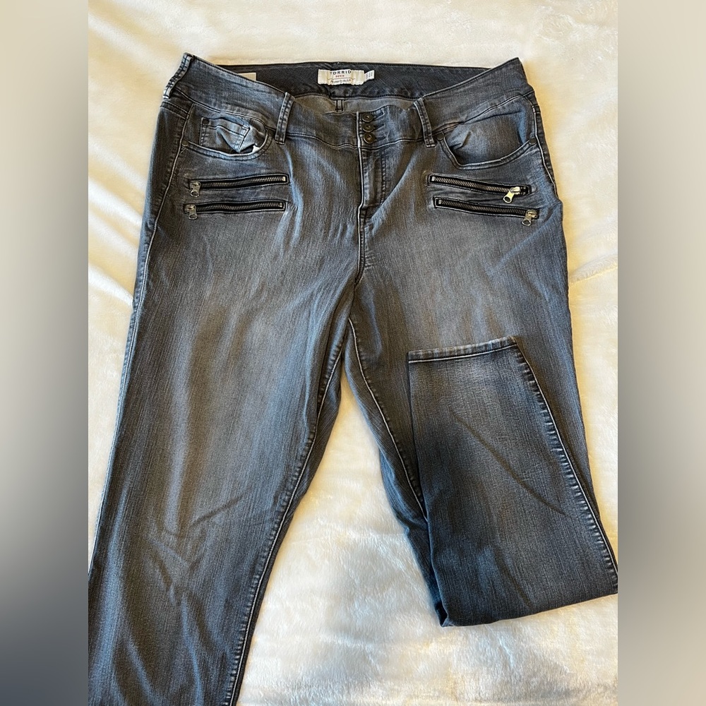 TORRID Jegging Skinny Super Soft High-Rise Multi Zip Jean